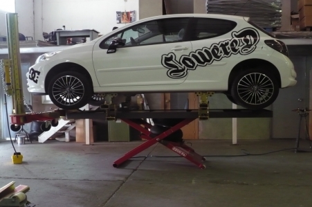 Astra airBENCH with car